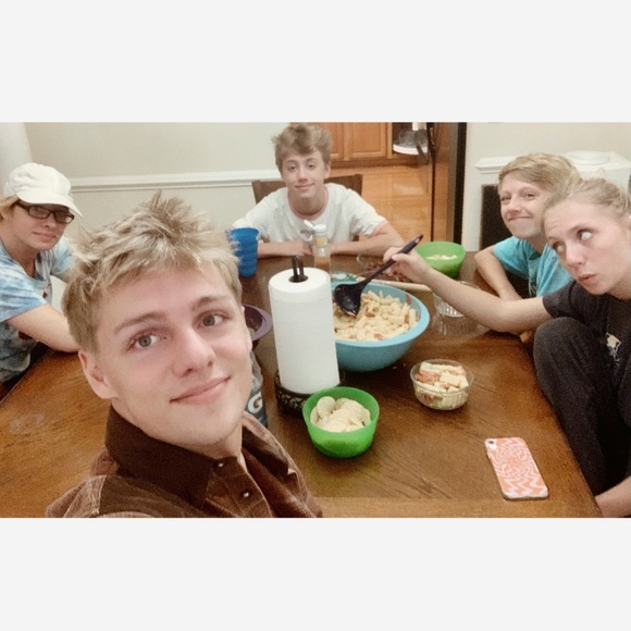 Meet your Posher, PoshPerks Christina @Freebies01 - Picture 5 of 11